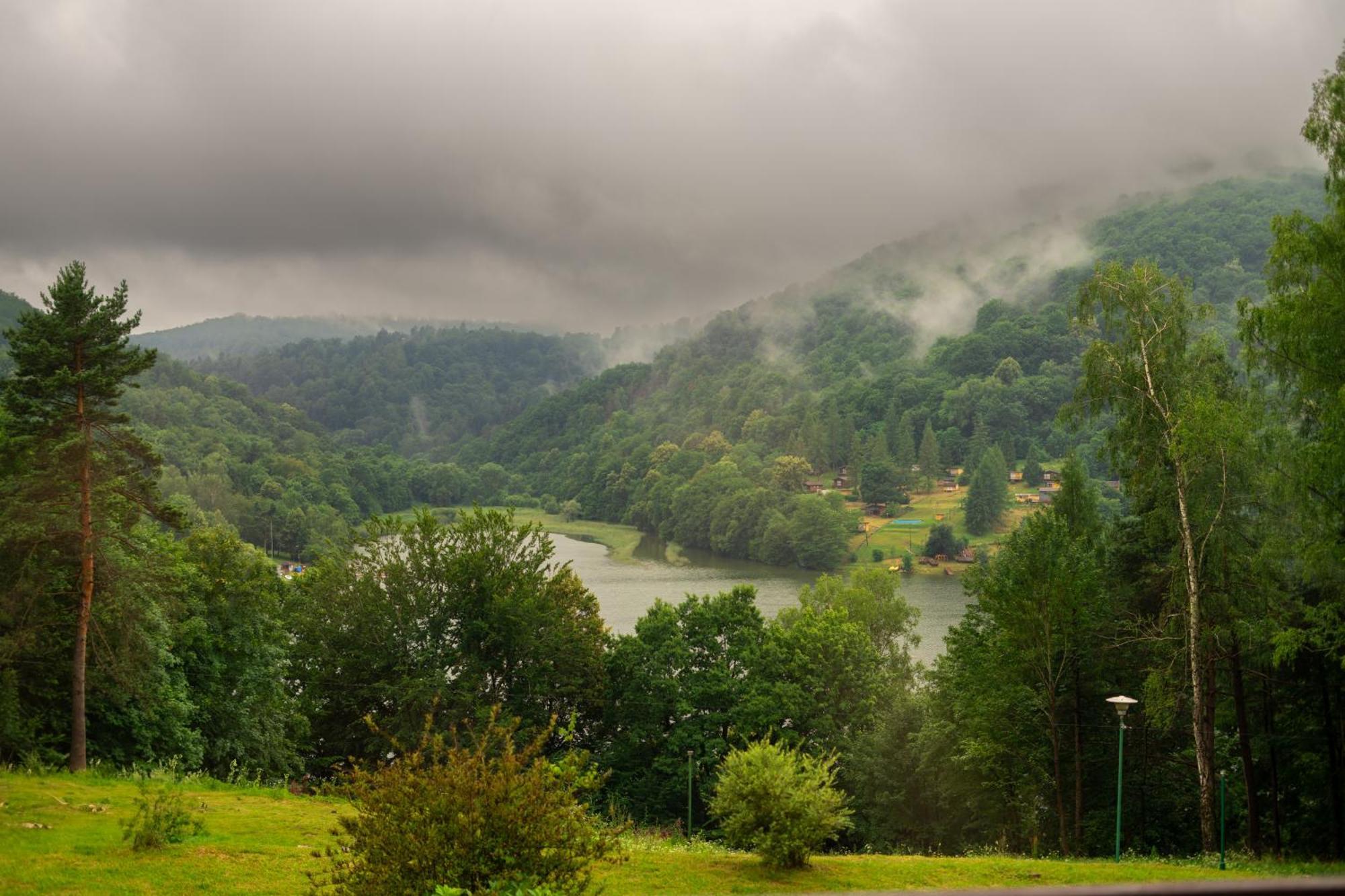Osrodek Wypoczynkowy " Bieszczady" Hotel Myczkowce Buitenkant foto